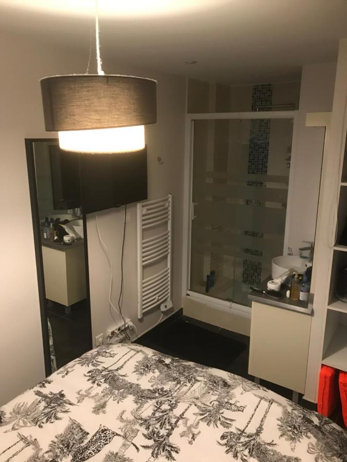 T2 Les Pieds Dans L Eau Vue Mer Apartment Сикс-Фор-ле-Плаж Екстериор снимка