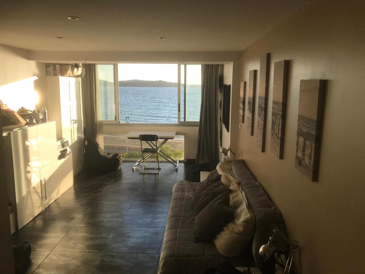 T2 Les Pieds Dans L Eau Vue Mer Apartment Сикс-Фор-ле-Плаж Екстериор снимка